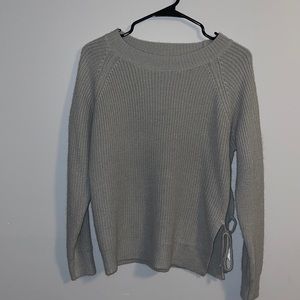 forever 21 Gray knit long sleeve shirt with a slit on the side size medium
